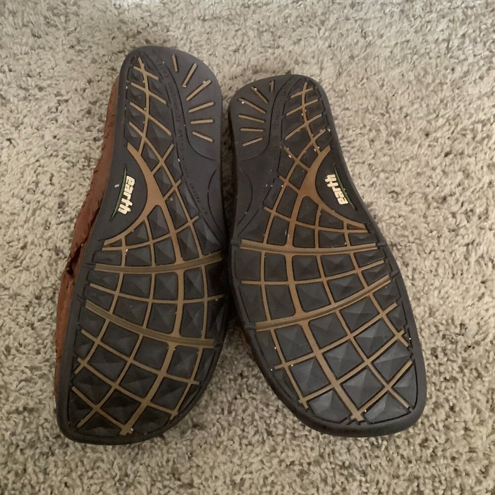 Earth Women star studded sandals/flip flops - Picture 4 of 6